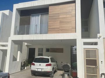 Venta de casa en Residencial Alvento,  Santa Rosa Apodaca, N.L.
