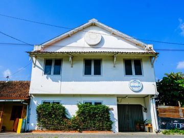 RUMAH MEWAH DI LOKASI STRATEGIS DEKAT ALUN ALUN KIDUL