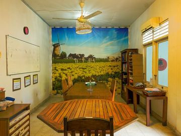 RUMAH MEWAH DI LOKASI STRATEGIS DEKAT ALUN ALUN KIDUL
