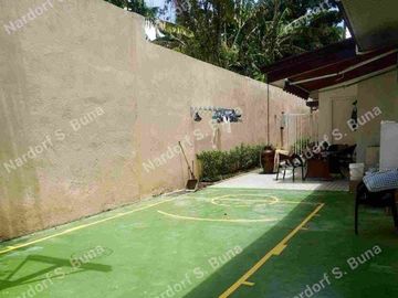 HOUSE AND LOT