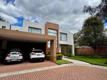 Casa de venta en Cumbaya 🏡