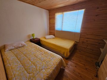 Vendo casa en condominio Los Maitenes en terreno de 7.547m2.