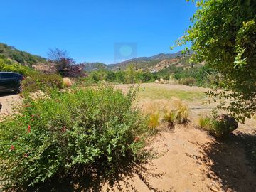 Vendo casa en condominio Los Maitenes en terreno de 7.547m2.