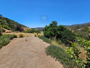 Vendo casa en condominio Los Maitenes en terreno de 7.547m2.