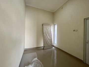 CLUSTER CANTIK, 2 LANTAI, TIMUR PASAR STAN DI MAGUWO