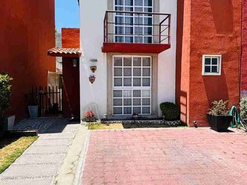 CASA CON AMPLIACIÓN EN VILLAS DEL CAMPO CALIMAYA