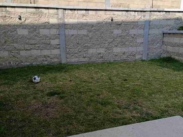 CASA CON AMPLIO JARDIN EN CALIMAYA, VILLAS DEL CAMPO
