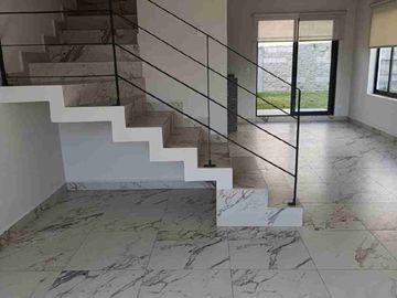CASA CON AMPLIO JARDIN EN CALIMAYA, VILLAS DEL CAMPO