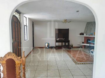 SE VENDE CASA INDEPENDIENTE ESQUINERA CON PROYECCIÓN A SEGUNDO PISO  EN  CAUPICHO SUR DE QUITO