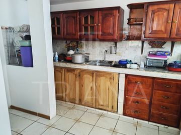 SE VENDE CASA INDEPENDIENTE ESQUINERA CON PROYECCIÓN A SEGUNDO PISO  EN  CAUPICHO SUR DE QUITO
