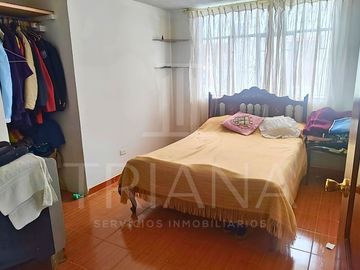 SE VENDE CASA INDEPENDIENTE ESQUINERA CON PROYECCIÓN A SEGUNDO PISO  EN  CAUPICHO SUR DE QUITO