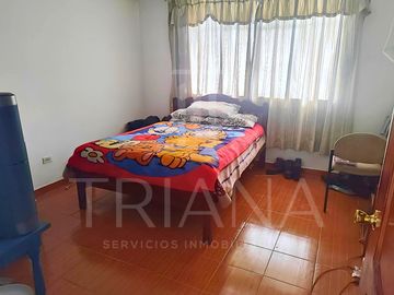 SE VENDE CASA INDEPENDIENTE ESQUINERA CON PROYECCIÓN A SEGUNDO PISO  EN  CAUPICHO SUR DE QUITO