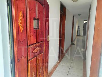 SE VENDE CASA INDEPENDIENTE ESQUINERA CON PROYECCIÓN A SEGUNDO PISO  EN  CAUPICHO SUR DE QUITO