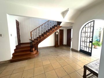 VENTA CASA AV SANTA CUZ SAN ISIDRO