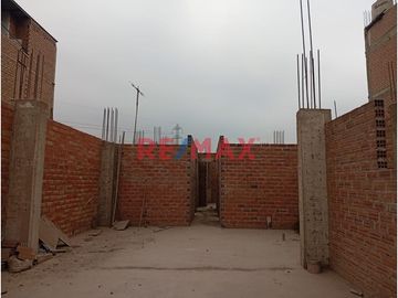 Casa En Venta Con Cochera Y Local