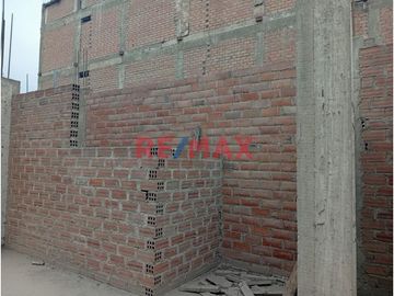Casa En Venta Con Cochera Y Local