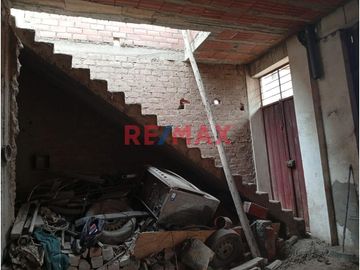 Casa En Venta Con Cochera Y Local