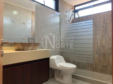 VENTA CASA MEDITERRÁNEA EN CONDOMINIO LA RESERVA, CHICUREO