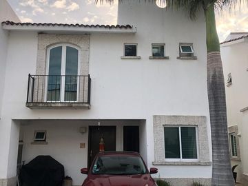 VENDO CASA EN LA MARINA