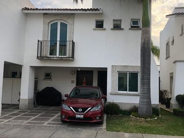 VENDO CASA EN LA MARINA