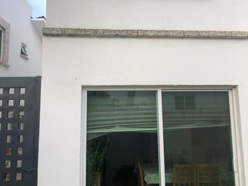 VENDO CASA EN LA MARINA