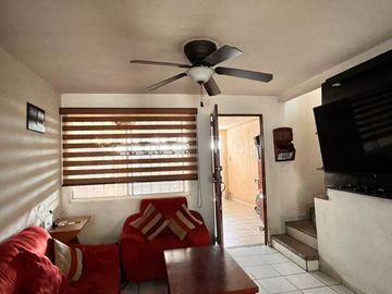 VENDO CASA EN COLINAS DE SANTA JULIA