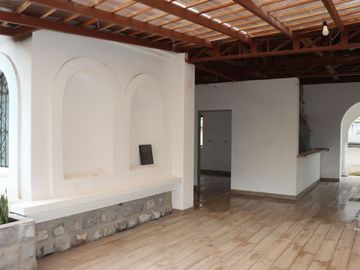 CASA COMERCIAL EN RENTA CAPELO