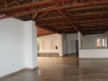 CASA COMERCIAL EN RENTA CAPELO