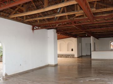 CASA COMERCIAL EN RENTA CAPELO
