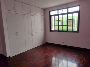 Venta De Hermosa Casa Con Piscina En Chorrillos - Cedros De Villa 3 - Frente A Parque Fovipol - Precio Negociable!