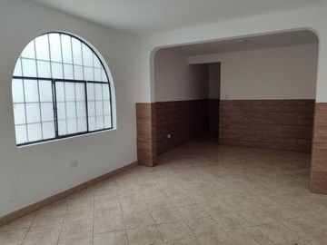 Venta De Hermosa Casa Con Piscina En Chorrillos - Cedros De Villa 3 - Frente A Parque Fovipol - Precio Negociable!