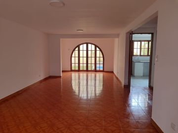 Venta De Hermosa Casa Con Piscina En Chorrillos - Cedros De Villa 3 - Frente A Parque Fovipol - Precio Negociable!