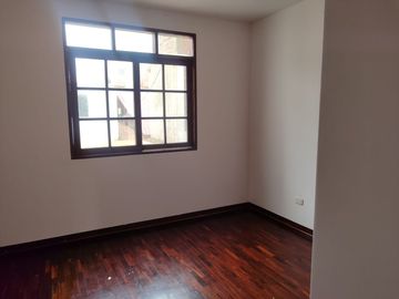 Venta De Hermosa Casa Con Piscina En Chorrillos - Cedros De Villa 3 - Frente A Parque Fovipol - Precio Negociable!