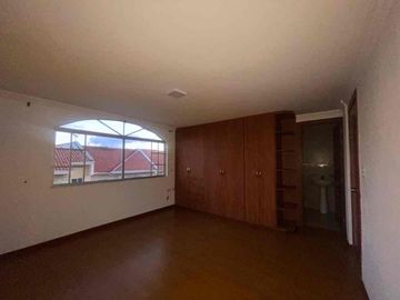 amplia casa en venta con mini suite incluida en san Sebastián cerca de Racar