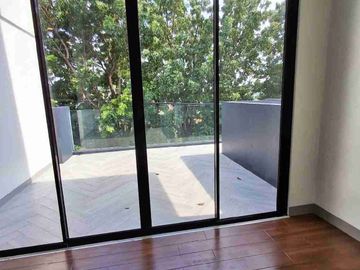 Modern & Elegant 3-Storey Duplex / Townhouse Units FOR SALE