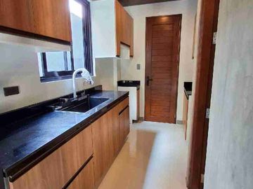 Modern & Elegant 3-Storey Duplex / Townhouse Units FOR SALE