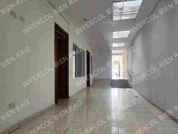 SE VENDE ESPECTACULAR CASA COMERCIAL EN EL BARRIO SALESIANOS