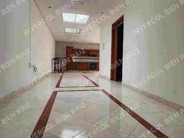 SE VENDE ESPECTACULAR CASA COMERCIAL EN EL BARRIO SALESIANOS