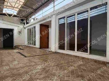 SE VENDE ESPECTACULAR CASA COMERCIAL EN EL BARRIO SALESIANOS