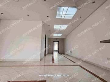 SE VENDE ESPECTACULAR CASA COMERCIAL EN EL BARRIO SALESIANOS