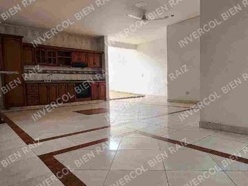 SE VENDE ESPECTACULAR CASA COMERCIAL EN EL BARRIO SALESIANOS