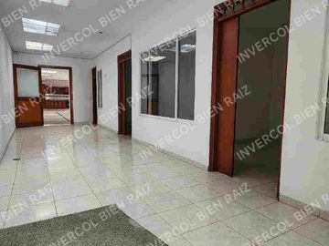 SE VENDE ESPECTACULAR CASA COMERCIAL EN EL BARRIO SALESIANOS