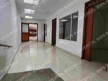 SE VENDE ESPECTACULAR CASA COMERCIAL EN EL BARRIO SALESIANOS
