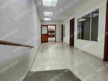 SE VENDE ESPECTACULAR CASA COMERCIAL EN EL BARRIO SALESIANOS