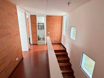 Se vende casa en Armenia vía La Tebaida