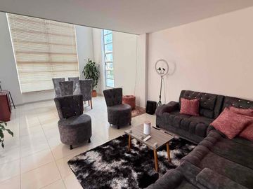 Se vende casa en Armenia vía La Tebaida