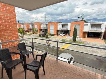 Se vende casa en Armenia vía La Tebaida