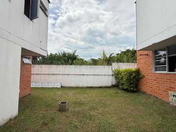 Se vende casa en Armenia vía La Tebaida