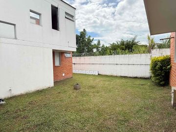 Se vende casa en Armenia vía La Tebaida