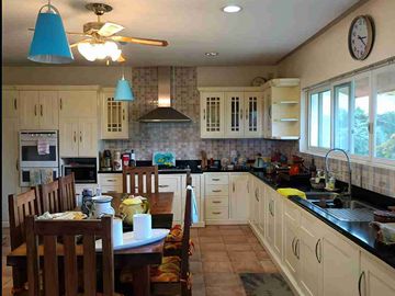 Ayala Westgrove Heights | Designer 4BR Home by Coscolluela Architects